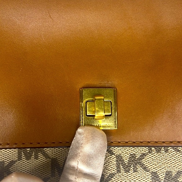 MICHAEL KORS SIGNATURE CROSSBODY MESSENGER BAG - Picture 7 of 9